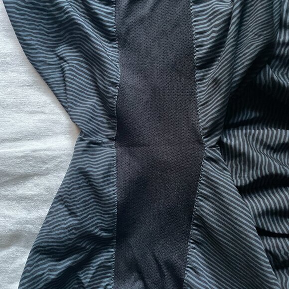 LIKE NEW Nike Dri-Fit Running Shorts, 7in - MEDIUM - Black & Grey - Picture 3 of 4